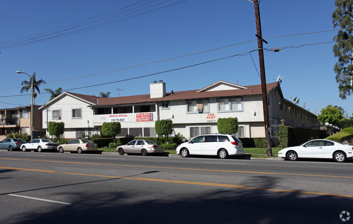 Primary Photo - Royal Pines Apartments