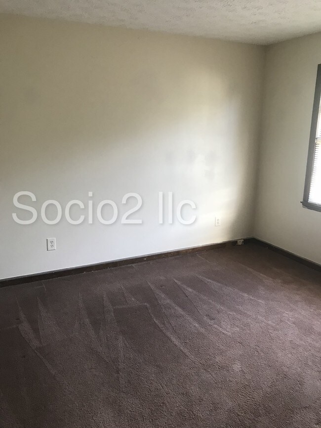 Building Photo - Comfortable Town Home Great