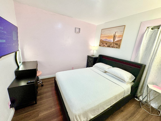 Foto del edificio - 5333 Longridge Ave