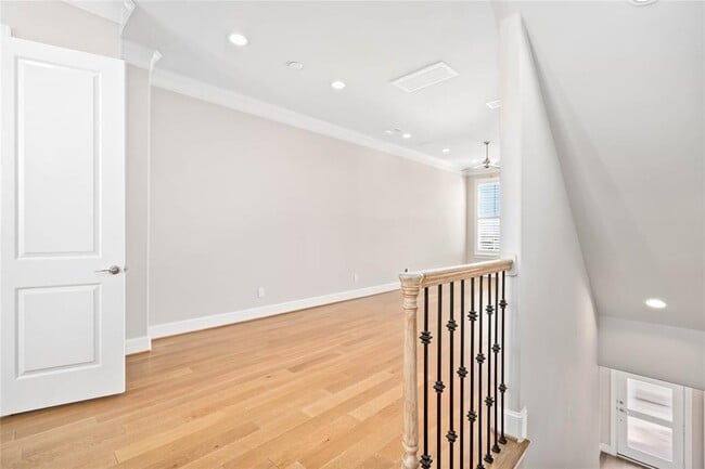 Building Photo - 9658 Knight Rd