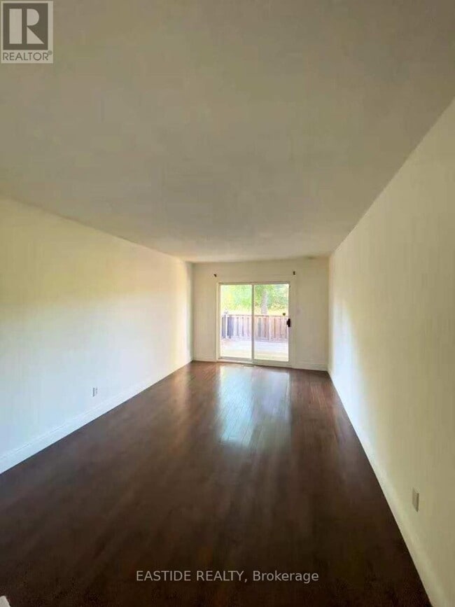 Building Photo - 1540 Norwill Crescent