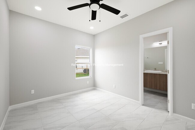 Building Photo - 3924 Las Vistas Ln