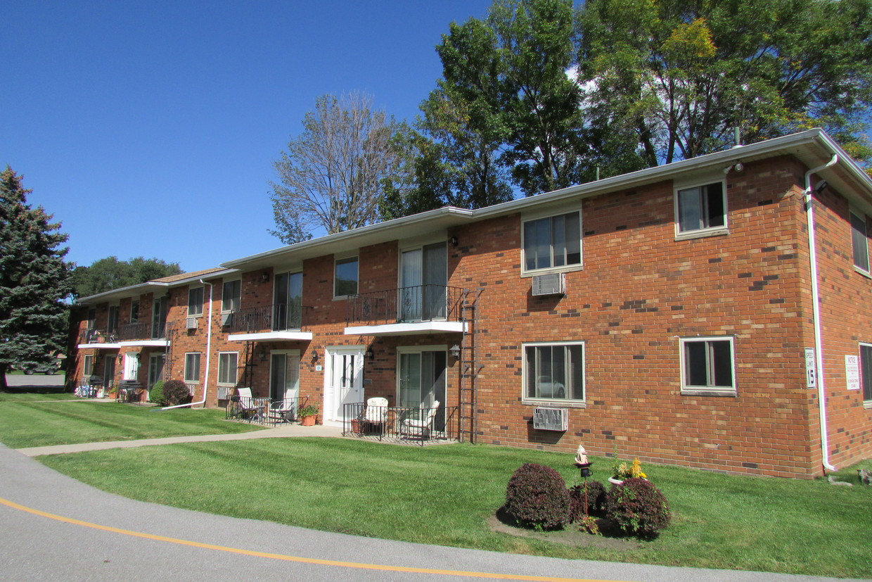 Primary Photo - Buffalo Manor Apartments