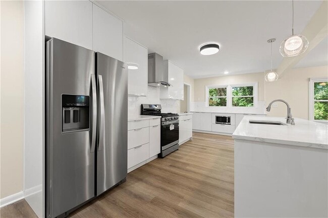 Foto del edificio - 4192 N Shallowford Rd