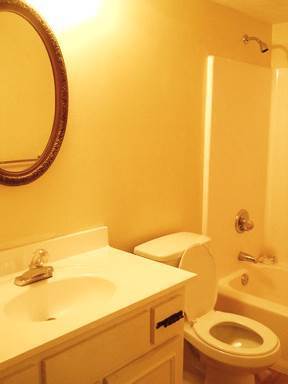 Building Photo - 3075 Viking Dr