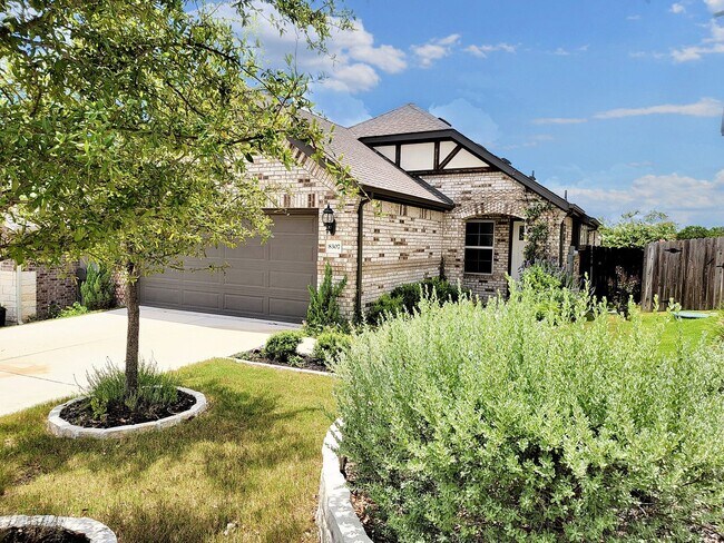 Building Photo - Beautiful 3-Bedroom, 2-Bath Modern Home fo...