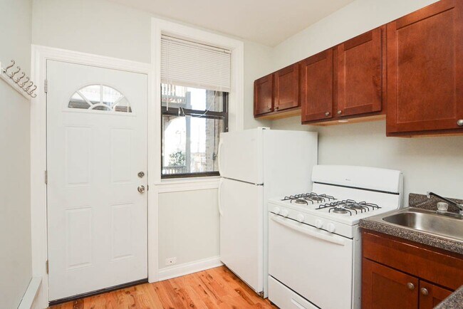 Foto del edificio - 4420 N Wolcott Ave