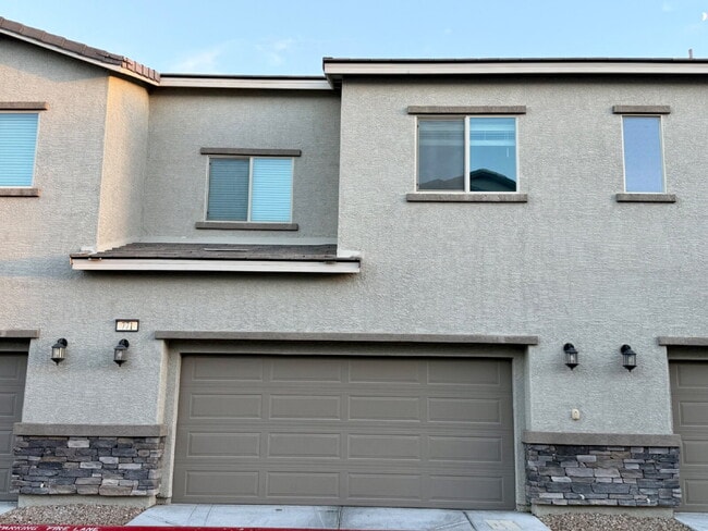Building Photo - GATED 3 BED 2.5 BATH TOWNHOUSE IN NORTH LAS VEAGS FOR RENT!