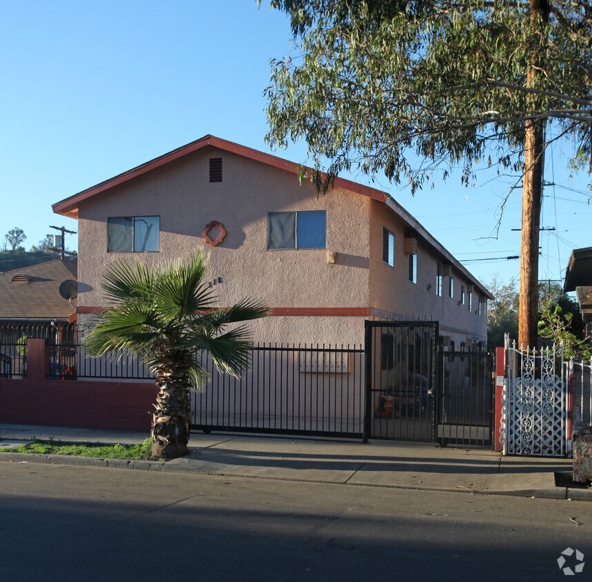 Primary Photo - 118 E Avenue 38