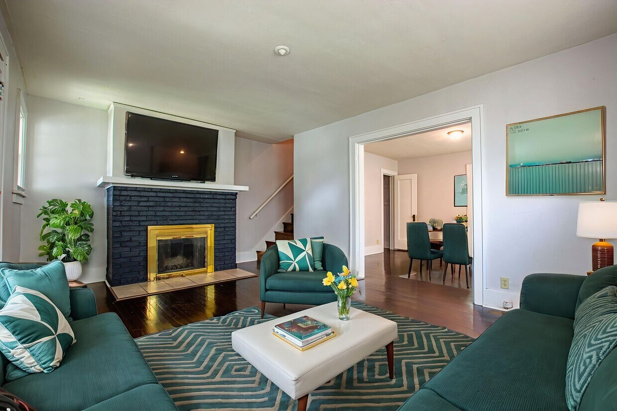 Foto principal - 4934-4936 Davenport Street