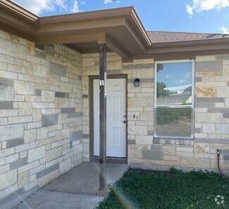 Building Photo - 1375 Loop 332
