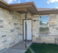 Building Photo - 1375 Loop 332