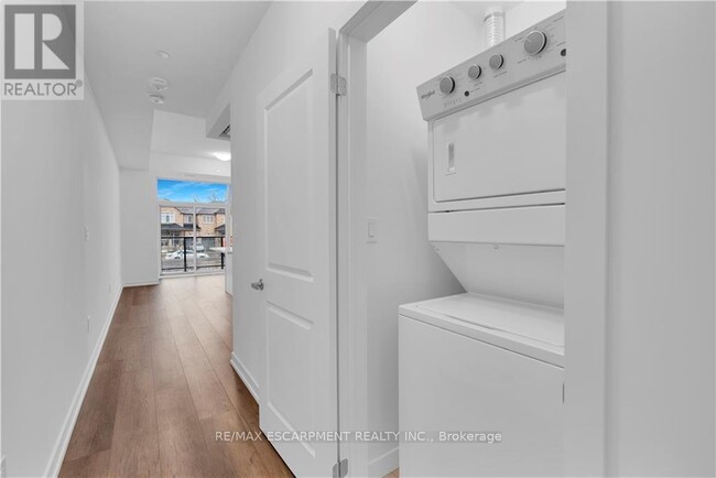 Photo du bâtiment - 460-460 Dundas St E