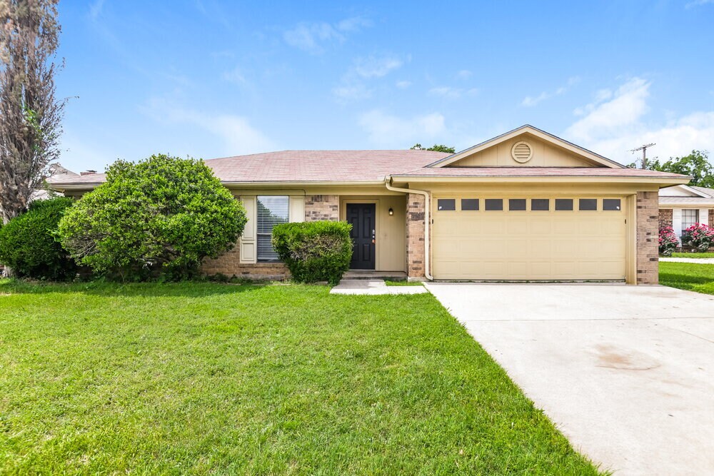 7908 Gladewater Dr, Edgecliff Village, TX 76134 House Rental in