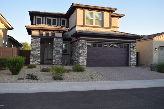 Building Photo - 231 W Beverly Ln