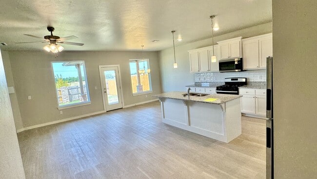 Building Photo - Stunning 3 Bedroom, 2 Bathroom Home in Cou...
