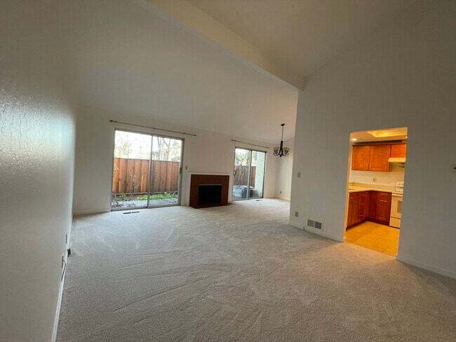 Living room + dining room - 20194 Northglen Sq