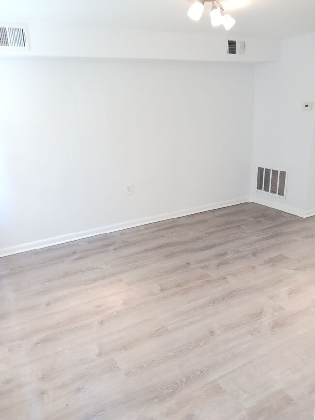Foto del edificio - 2113 W Charleston St