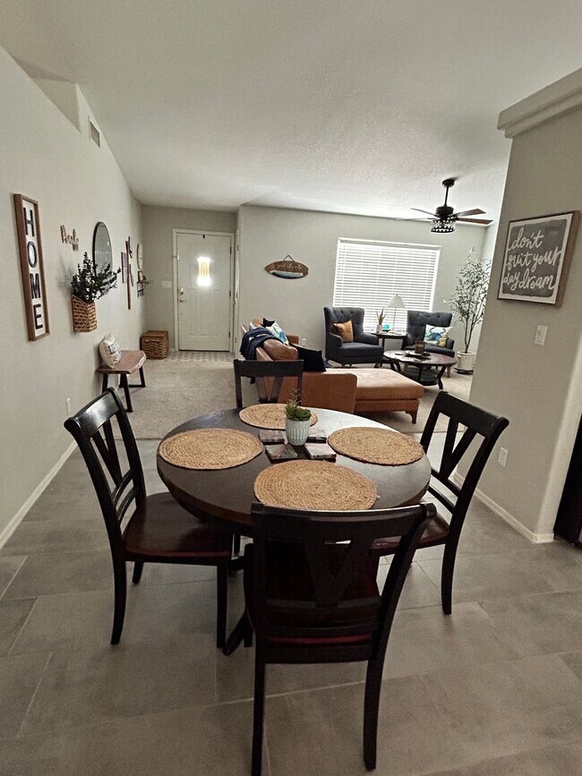 Building Photo - Furnished winter Home!
