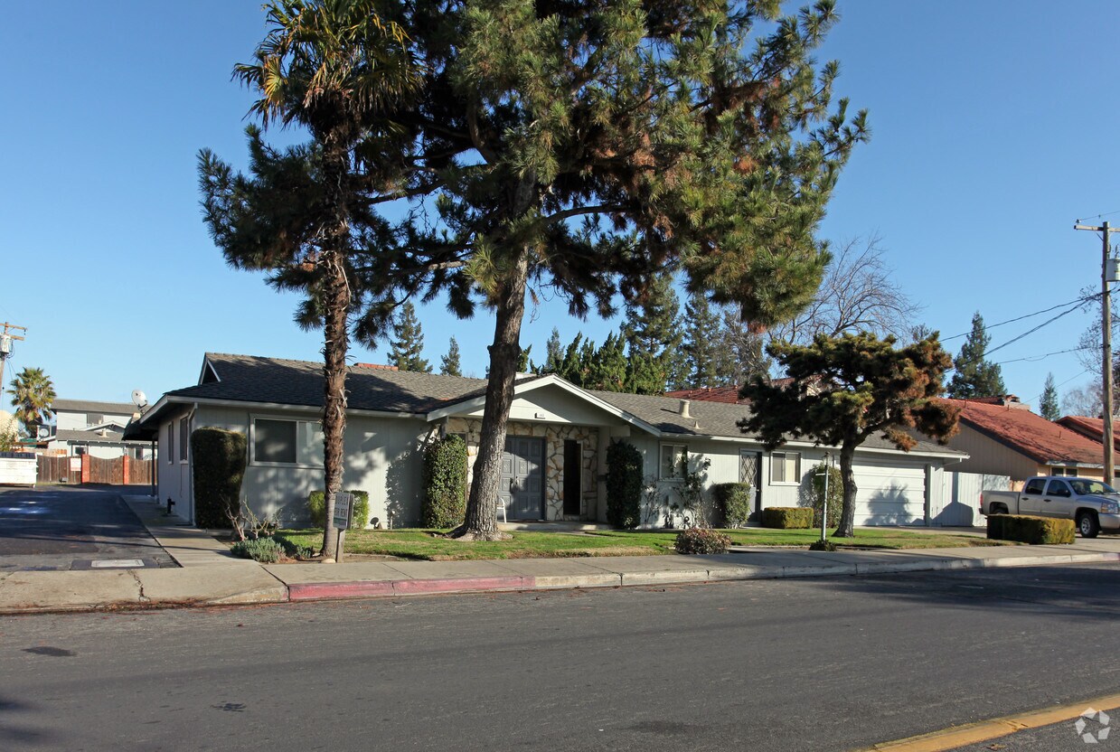 Primary Photo - 183 E Minnesota Ave