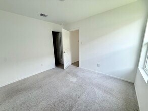 Building Photo - 6611 Water Oak Grn Ln
