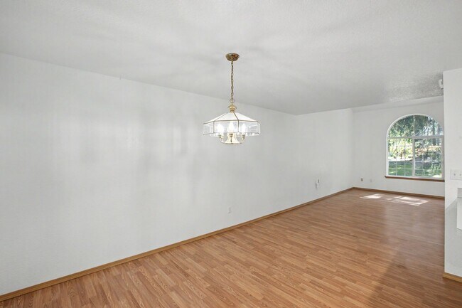 Foto del edificio - Beautiful 3-Bedroom Home in a Gated Community with Resort-Style Amenities