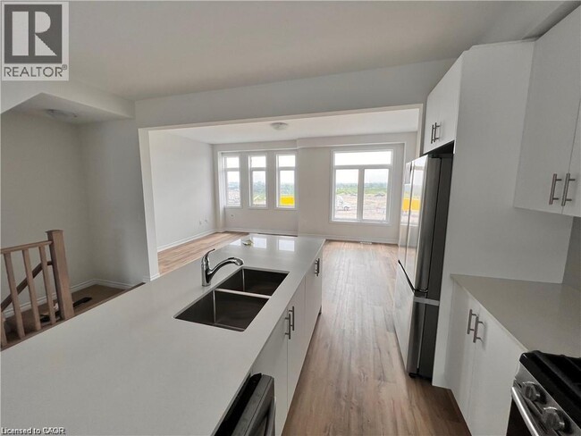 Building Photo - 290 Equestrian Way