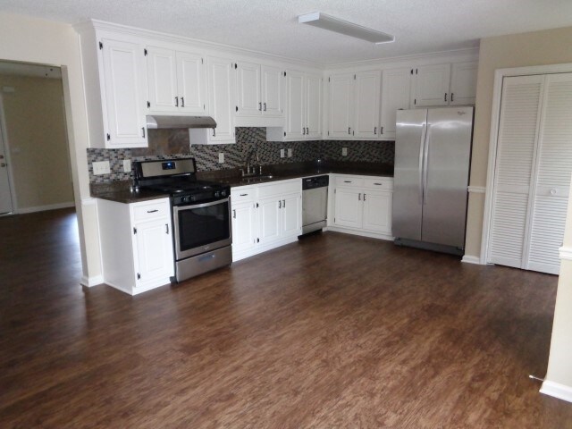 Foto del edificio - 404 Waverly Forest Ct