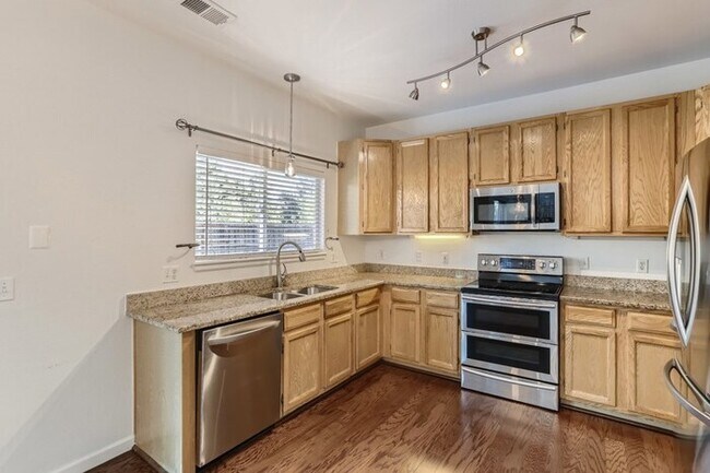 Foto del edificio - 20250 E Red Fox Ln, Centennial, CO, 80015