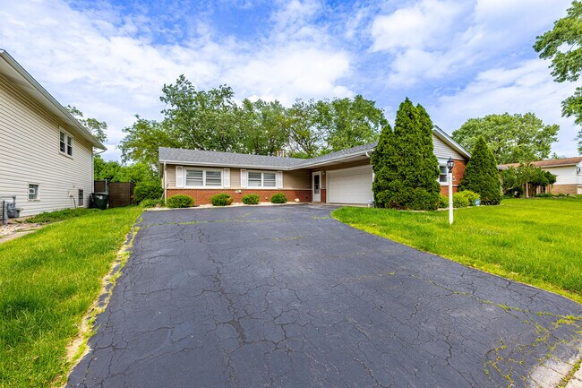 Foto del edificio - 2722 Larkspur Ln