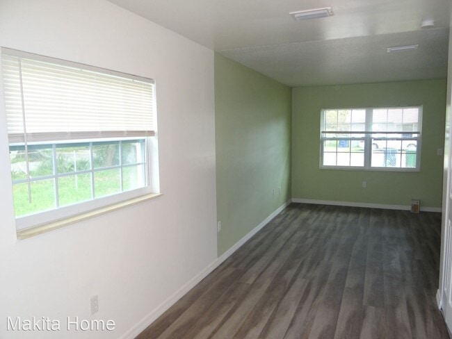 Building Photo - 2 br, 1 bath House - 10002 N 11th Street, ...
