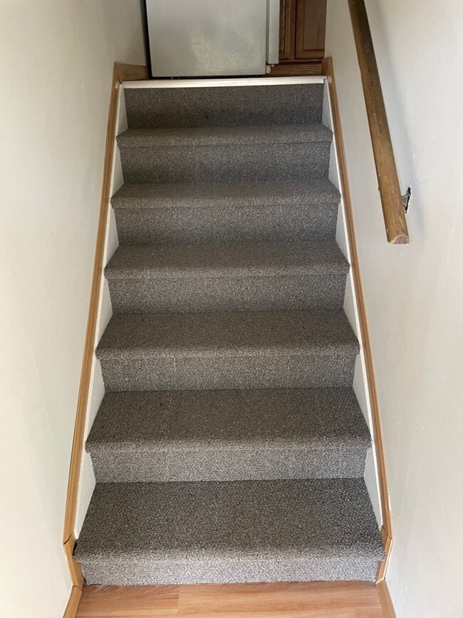 Building Photo - 1 Bedroom, 1 Bathroom Townhouse in LeClair...