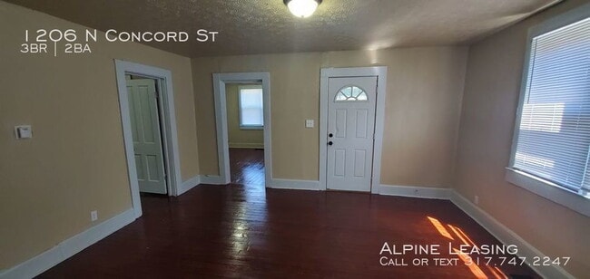 Building Photo - Near Westside 3BR/2BA House w/Garage!