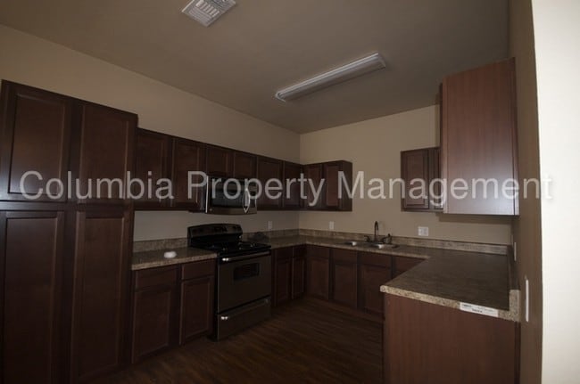 Building Photo - Kelly's Cove Duplex Available Now!