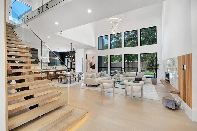 Foto del edificio - 6618 Schiller St