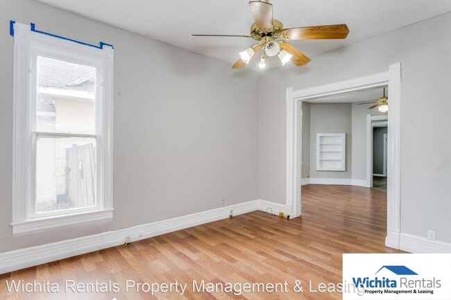 Building Photo - 2 br, 1 bath House - 917 S. Topeka Ave #1