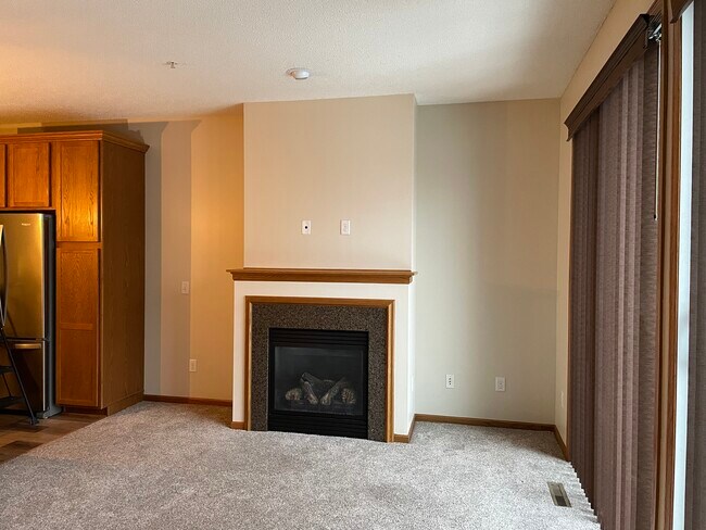 Gas FP Living Room with sliding glass doors to large balcony - 4625 Victor Path