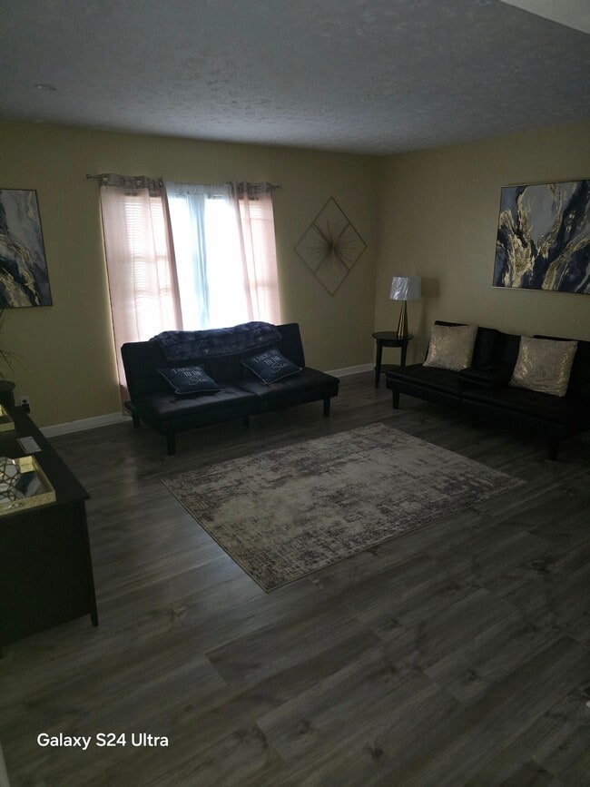 Foto del edificio - 1236 W 7th St