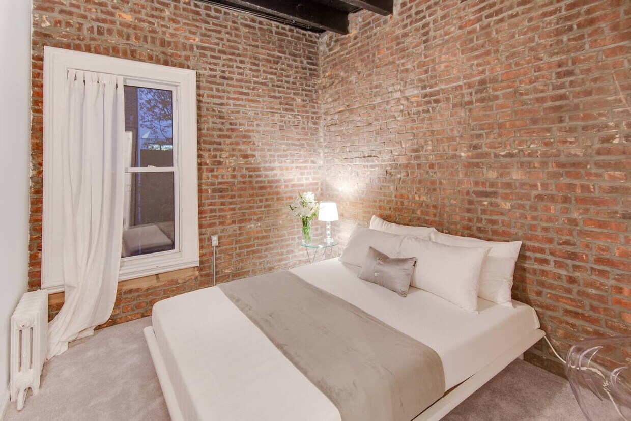 Bed 1 - 353 Washington Ave
