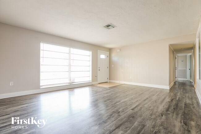 Building Photo - 63 Rotonda Cir