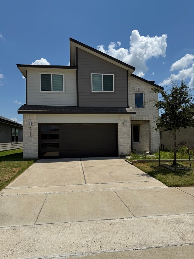 Building Photo - 1218 Amistad Loop
