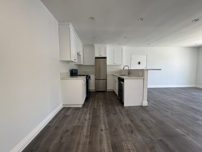 Building Photo - 4150 Los Feliz Blvd