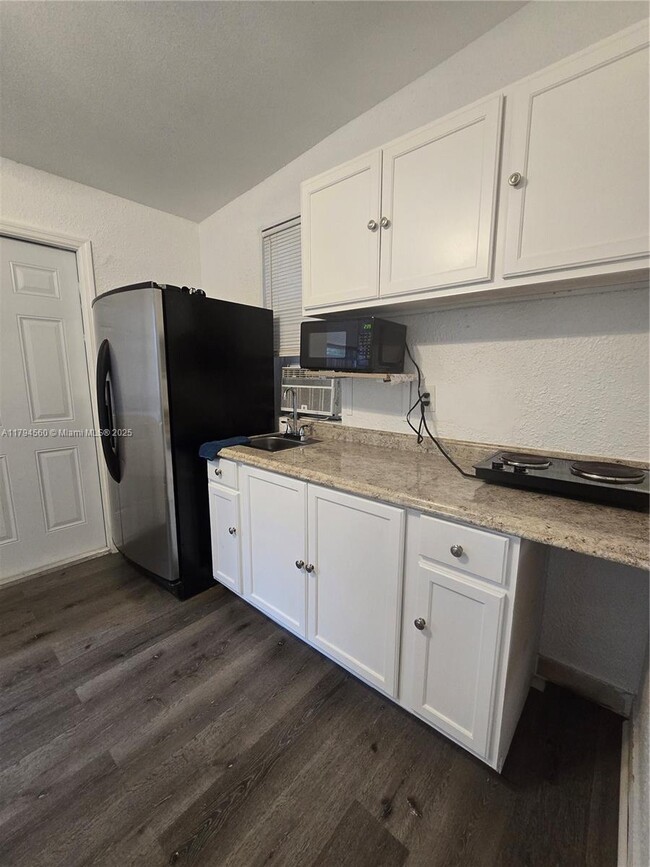 Foto del edificio - 3252 NW 102nd St