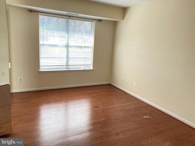 Foto del edificio - 5800 Cove Landing Rd
