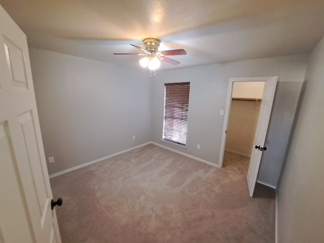Building Photo - 2512 Crystal Falls Dr