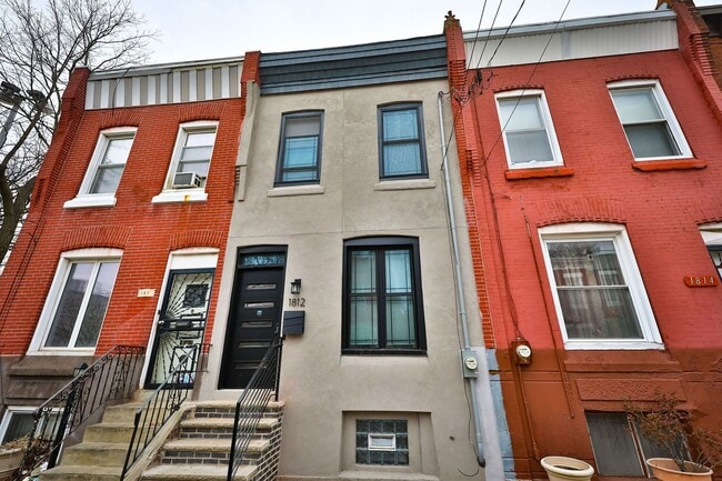 Building Photo - 1812 N Croskey St