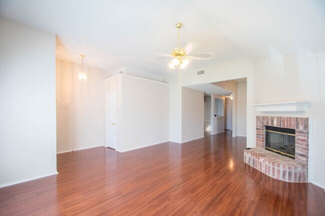 Foto del edificio - Beautifully crafted 3-2-2 home in the Fort...