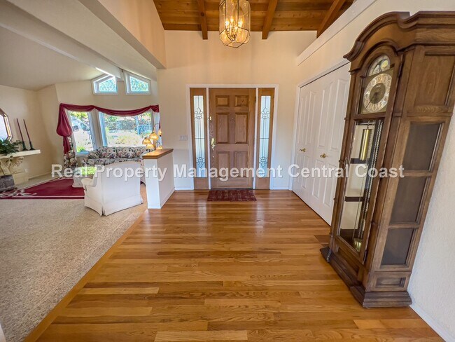 Foto del edificio - AVAILABLE FEBRUARY - Custom Home With Gorg...