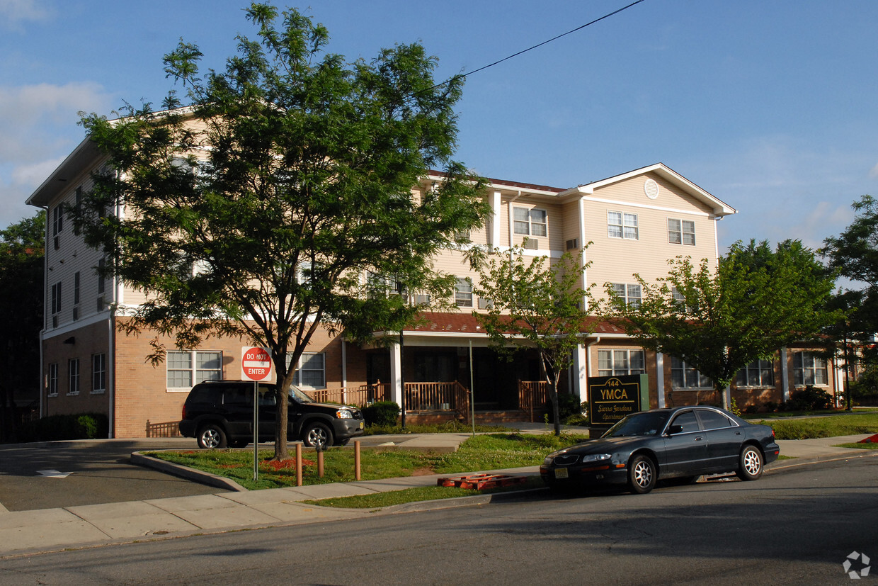 Foto del edificio - YMCA Sierra Gardens Apartments