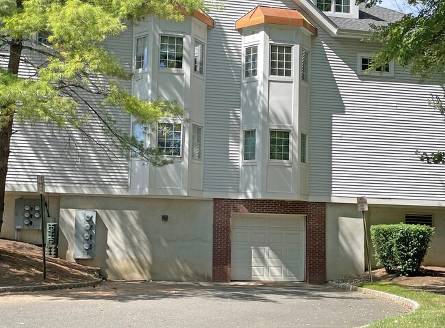 Building Photo - 12D Leva Dr